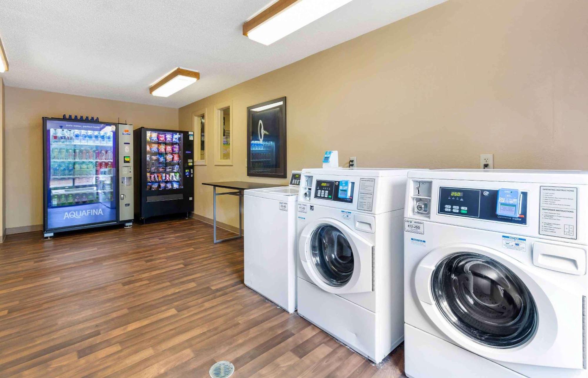 Extended Stay America Select Suites - Raleigh - Cary - Regency Parkway South מראה חיצוני תמונה